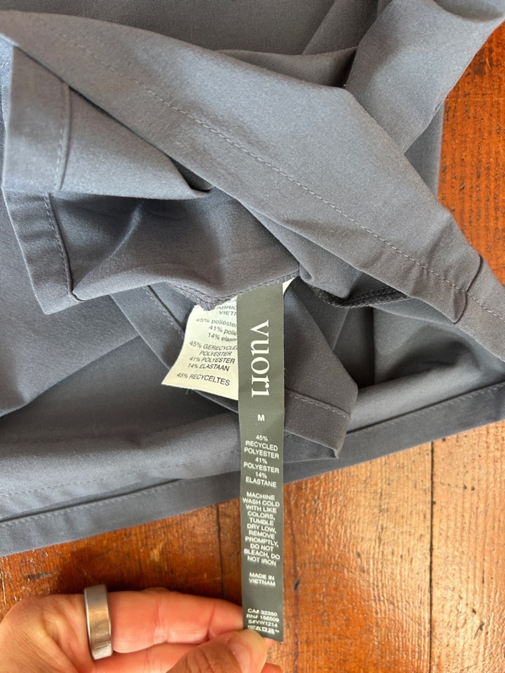 Vuori Women's Gray V-Neck Cropped Tank - Picture 5 of 5